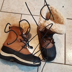 BEARPAW kelly  girl boots, size 2